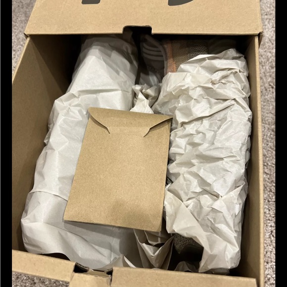 YEEZY BOOST 350 V2 SAND-Taupe size 9 - Picture 9 of 9